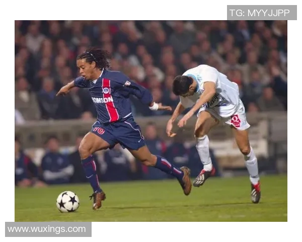 小罗足球明星风采展现球场上的魔术师与激情瞬间